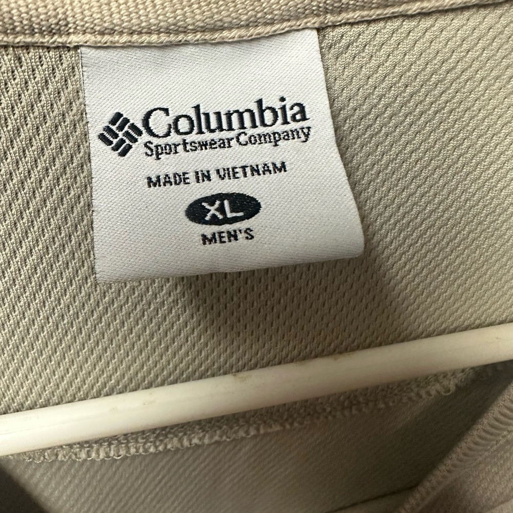 Columbia Men's Tan Short Sleeve Shirt - Picture 2 of 2